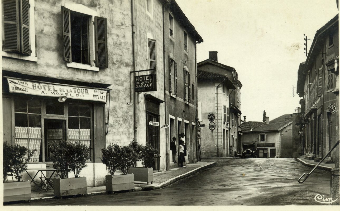 Hotel de la Tour, Place du Nord à Villars les Dombes en 1955