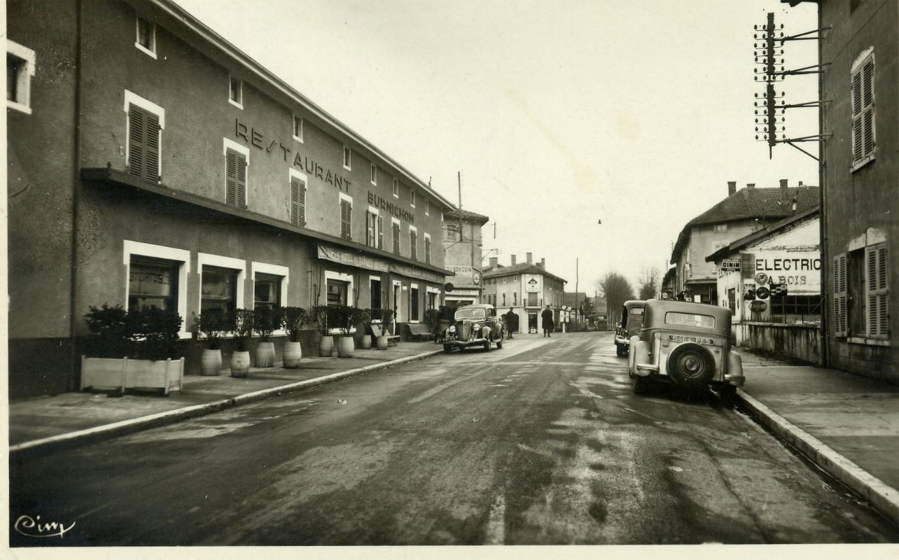 Hotel Restaurant des Dombes route de Lyon à Villars les Dombes en 1955