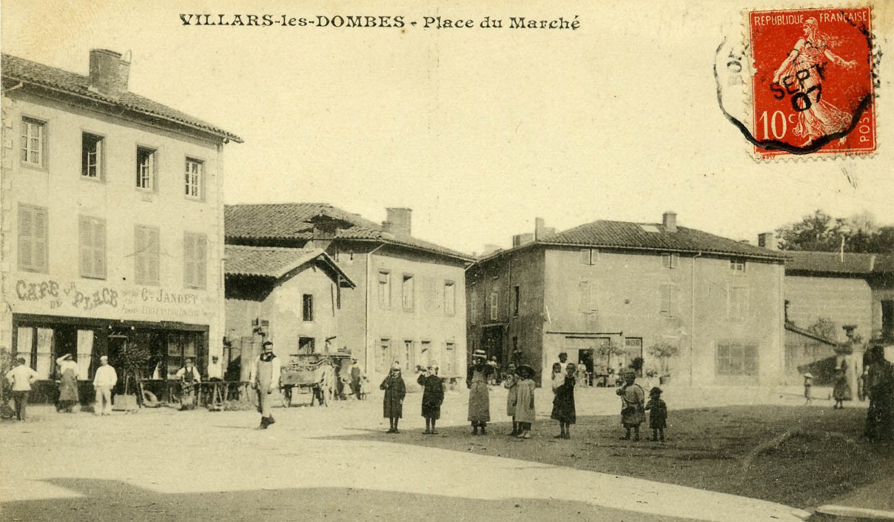 Place du marché à Villars les Dombes en 1907