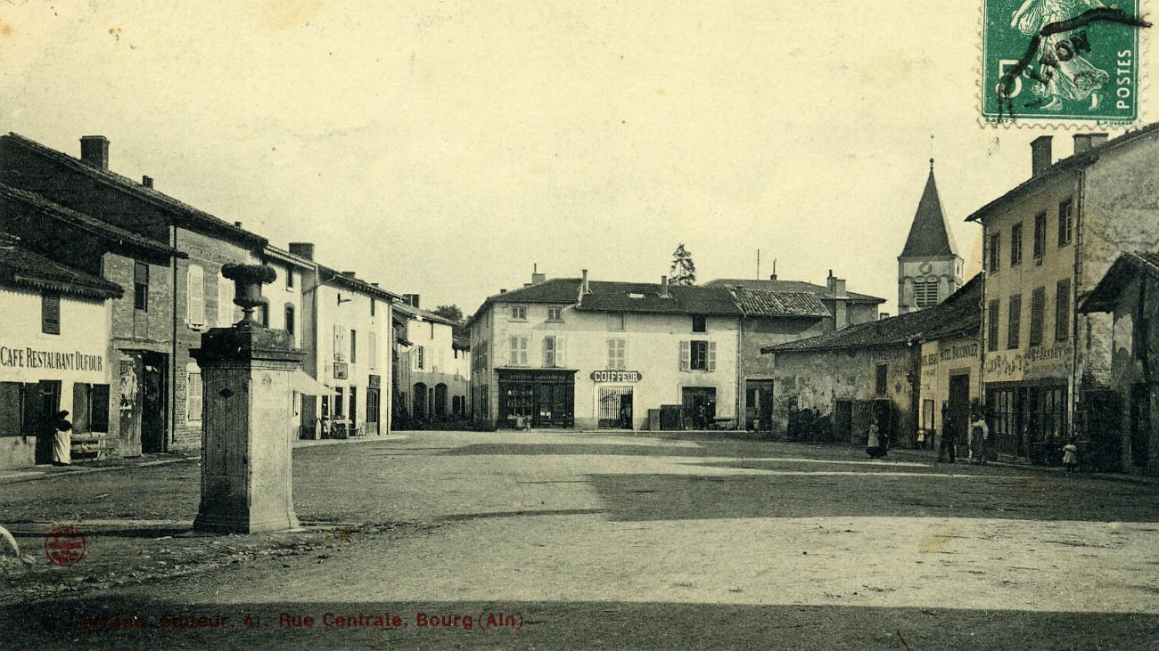 Place du marché à Villars les Dombes 