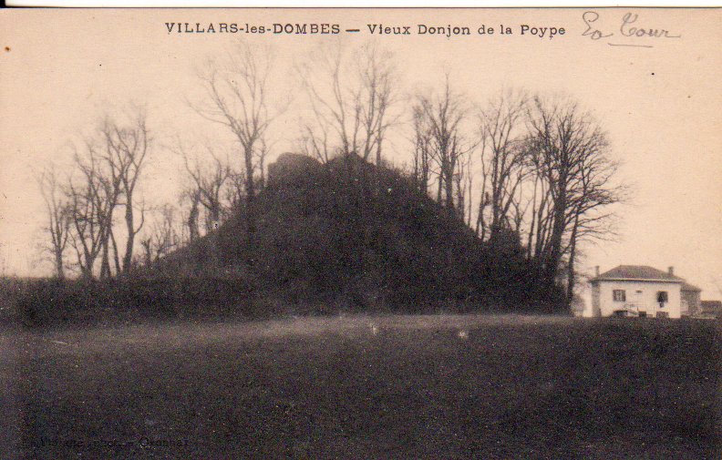 Vieux donjon de la Poype à Villars les Dombes dans la Dombes