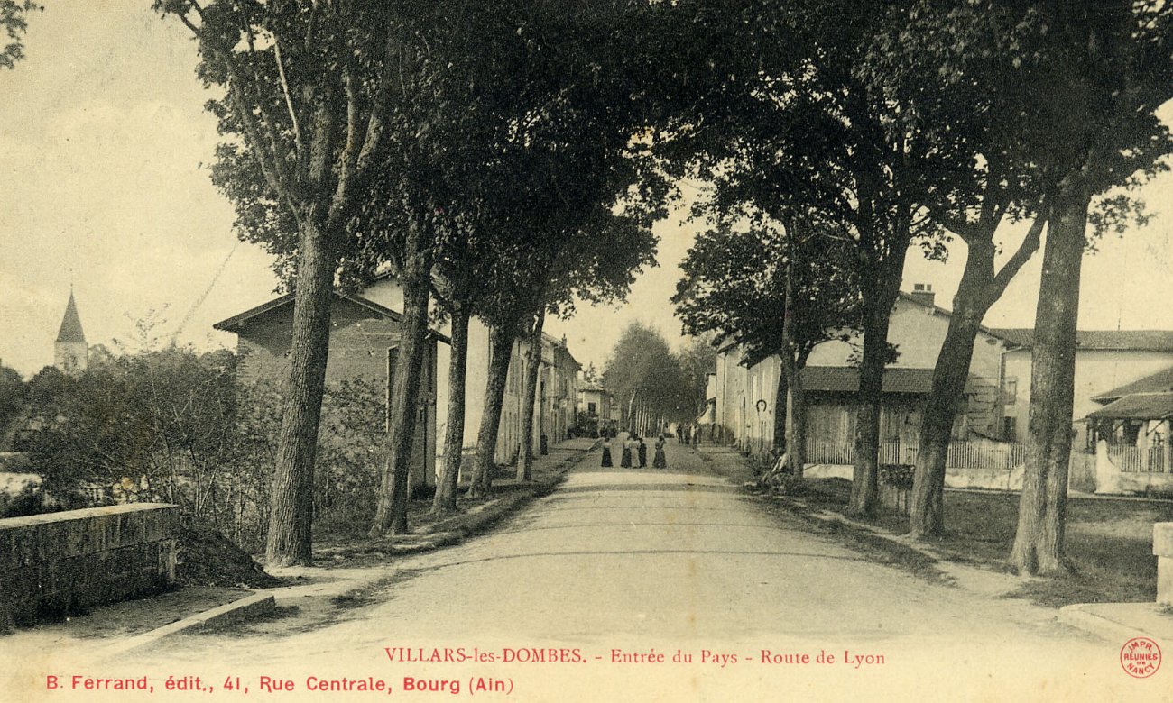 Entrée du village de Villars les Dombes, Route de Lyon en 1908