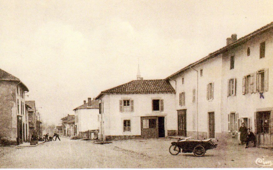 Place du marché à Condeissiat dans la Dombes 