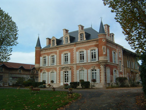 Dombes - Facade du chateau de Civrieux