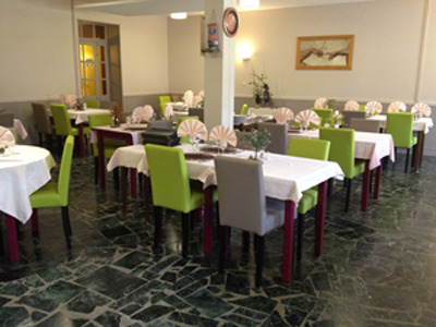 Salle Restaurant Les Hirondelles à Balan